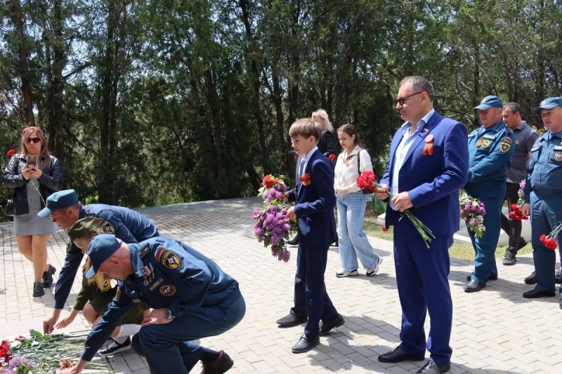 В преддверии празднования 81-й годовщины Победы в Великой Отечественной войне личным составом ВГСП (г. Севастополь) ВГСО 21 проведена работа по благоустройству территорий у мемориалов воинских захоронений