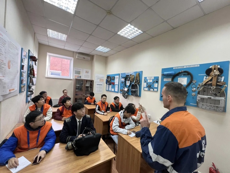 Студенты Китайского университета горного дела и технологий познакомились с работой ВГСЧ в Санкт‑Петербурге