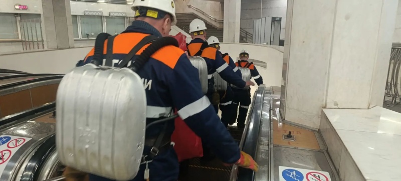 Пожарно‑тактические учения на станции "Чистые пруды", слаженность служб и готовность к ЧС